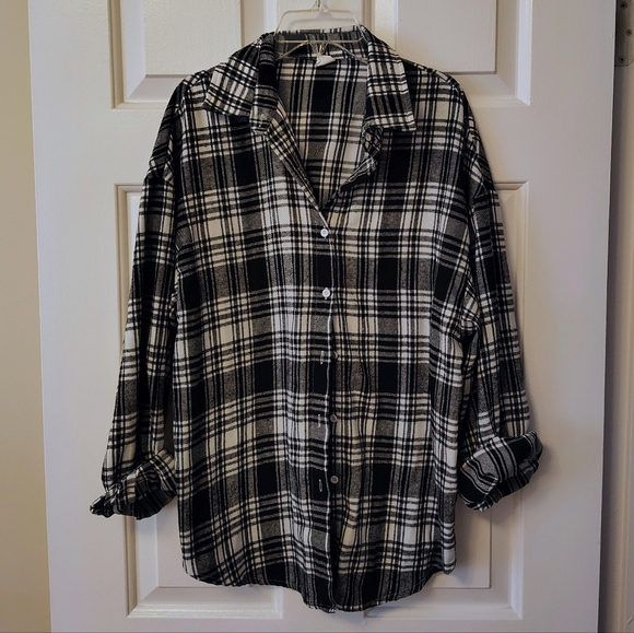 Oversized cozy button down top - Picture 2 of 10